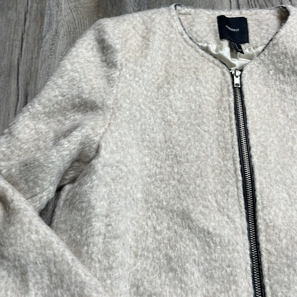 Forever 21 Women’s Juniors Cream and Black Zip Up Felt Jacket, size medium - Picture 4 of 13